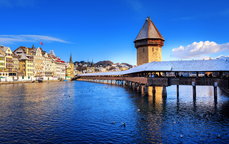 winterliche Kapellbrücke in Luzern, Schweiz